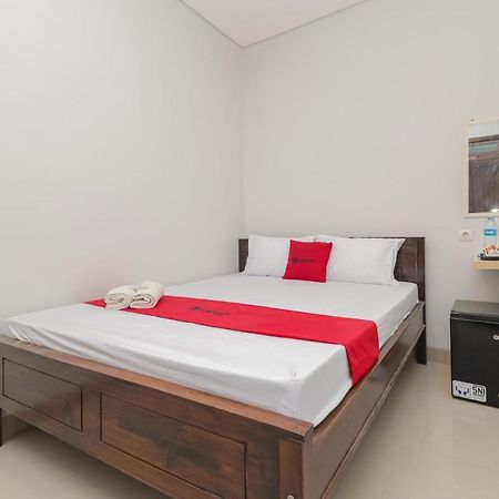Hotel Reddoorz @ Gedangan Sidoarjo Exterior foto