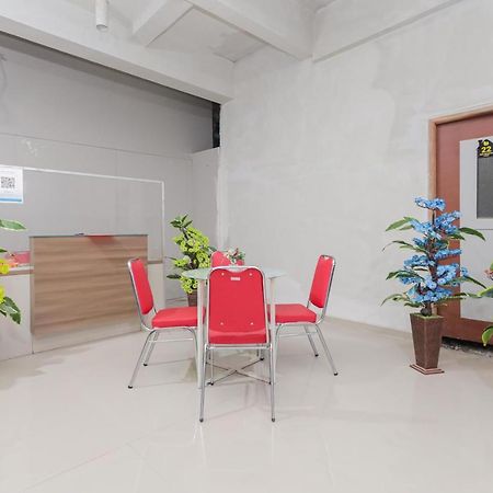 Hotel Reddoorz @ Gedangan Sidoarjo Exterior foto