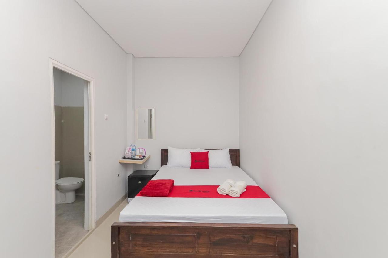 Hotel Reddoorz @ Gedangan Sidoarjo Exterior foto