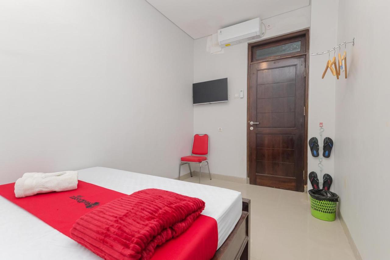 Hotel Reddoorz @ Gedangan Sidoarjo Exterior foto